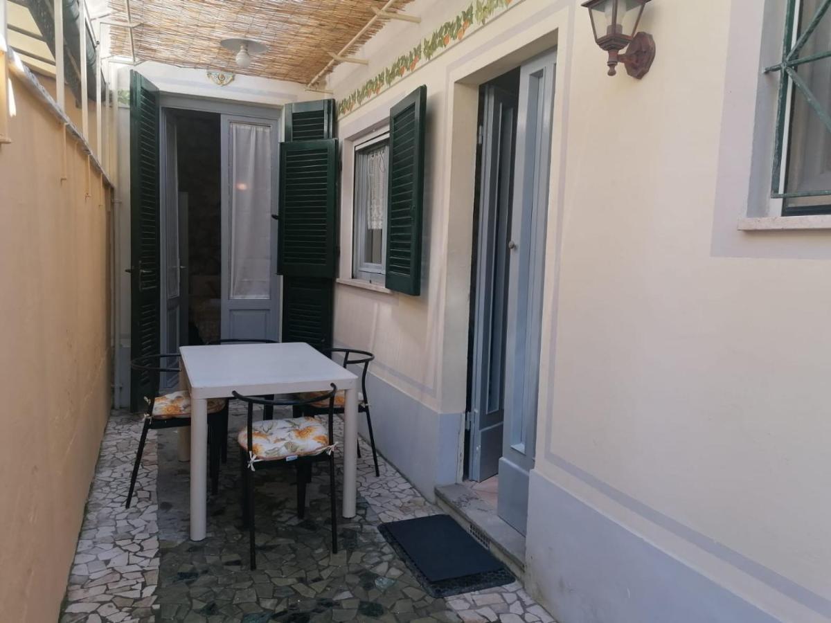 La Casina Giramondo Di Ele Viareggio Exterior photo